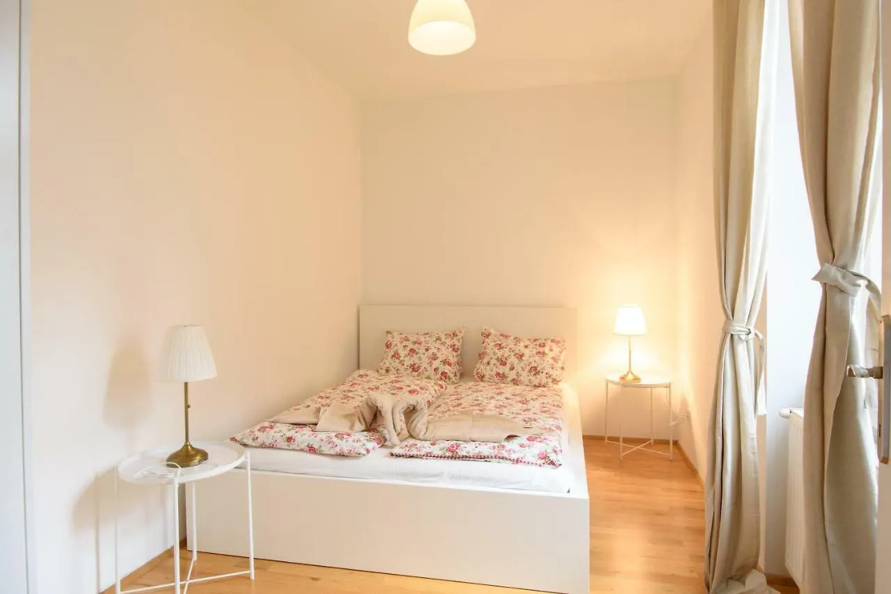 Central Living Apartment 1090 Wiedeń